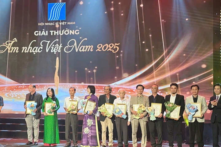 Tôn vinh các nhạc sỹ, nghệ sỹ có nhiều đóng góp cho âm nhạc Việt Nam