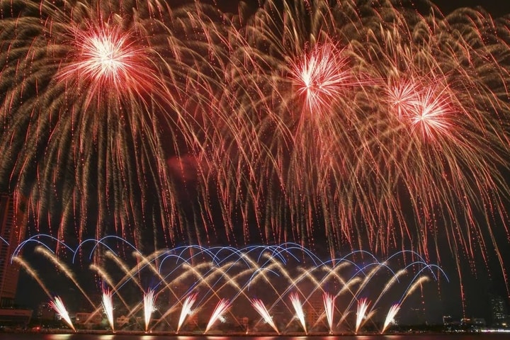 Trình diễn pháo hoa nghệ thuật quy mô lớn tại Hà Nội