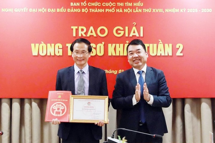 Trao giải Tuần 2 Cuộc thi tìm hiểu Nghị quyết Đại hội XVIII Đảng bộ TP Hà Nội