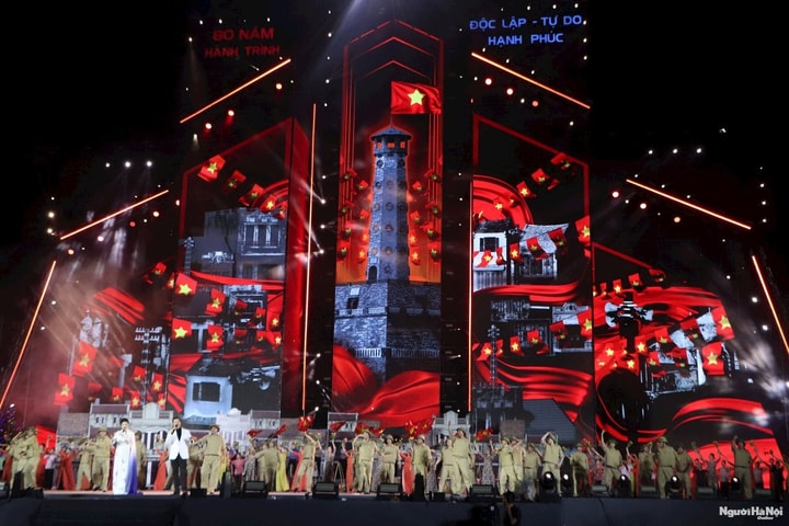 “Dưới lá cờ vẻ vang của Đảng”: Chương trình nghệ thuật đặc biệt thể hiện tình cảm, niềm tin của Thủ đô Hà Nội với Đảng