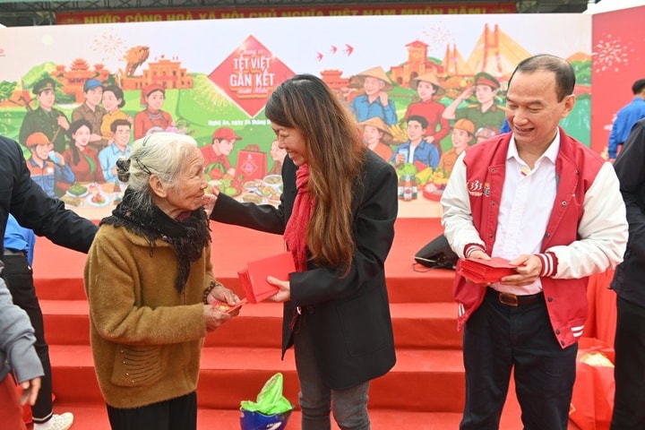 Rộn ràng “vị Tết” gắn kết tại sự kiện cộng đồng Chung vị Tết Việt