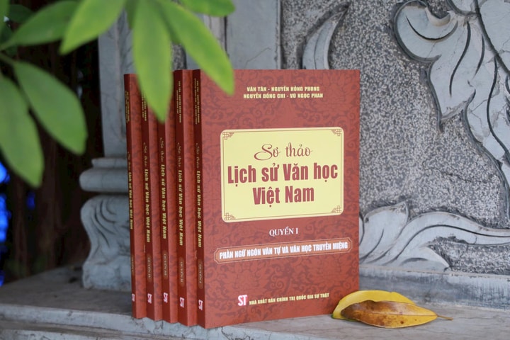 Tái bản bộ sách "Sơ thảo lịch sử văn học Việt Nam"