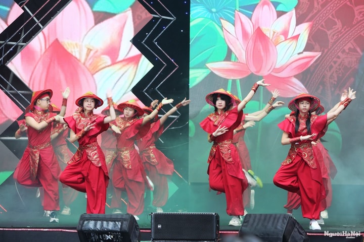 Mãn nhãn với tài năng nhảy flashmob của học sinh Trường THCS Giảng Võ