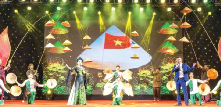 Sân khấu Thủ đô rộn ràng chào xuân, đón Tết