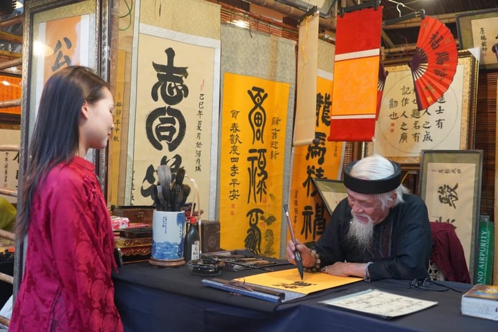 Lan tỏa nét đẹp văn hóa xin chữ đầu năm tại Hội chữ Xuân Bính Ngọ 2026