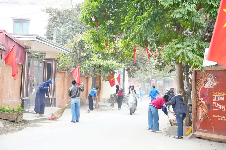 Hà Nội tăng cường tần suất thu gom rác trong dịp Tết