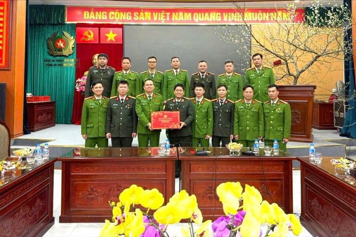 Công an phường Tây Hồ: Giữ bình yên, phục vụ Nhân dân vui Xuân đón Tết