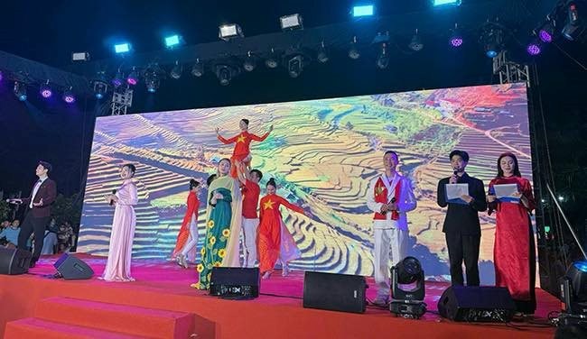 Nhà hát Kịch Hà Nội mang Xuân đến Sơn Tây và Xã đảo Minh Châu