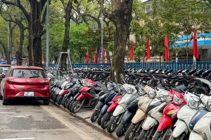 Phường Hoàn Kiếm bố trí điểm gửi xe miễn phí phục vụ nhân dân du xuân