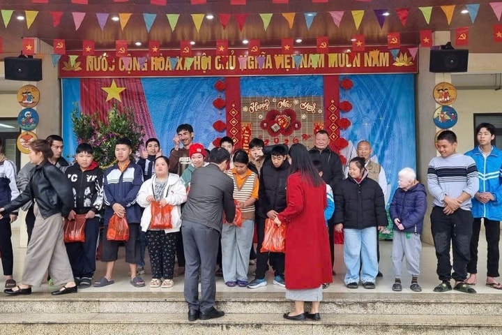 Hà Nội triển khai Tổ Hành chính công xung kích hỗ trợ người có công, gia đình chính sách, người yếu thế