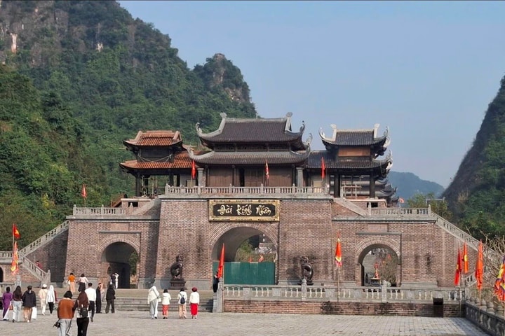 Du lịch Ninh Bình đầu xuân 2026: Thung Ui trở thành điểm đến mới thu hút du khách