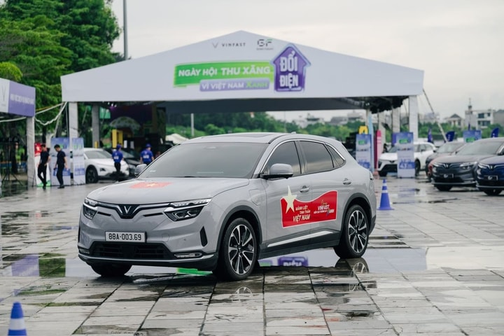 Cơ hội cuối thử vận may trúng xe máy điện khi mua VinFast VF 8