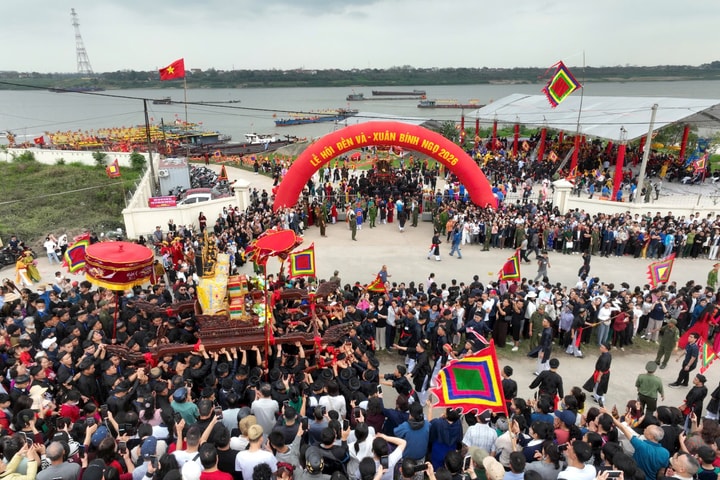 Lễ hội đền Và xuân Bính Ngọ: Gìn giữ di sản văn hóa, gắn kết Nhân dân đôi bờ sông Hồng