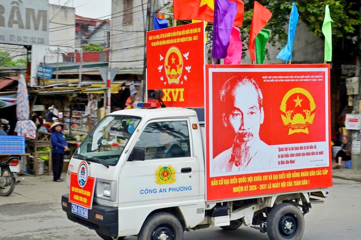 Phường Tùng Thiện ra quân tuyên truyền lưu động về cuộc bầu cử ĐBQH và HĐND các cấp nhiệm kỳ 2026 – 2031