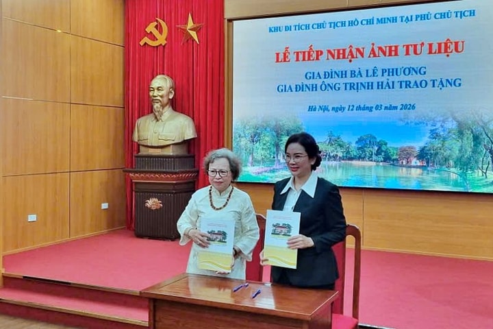 Khu Di tích Phủ Chủ tịch tiếp nhận ảnh tư liệu về Chủ tịch Hồ Chí Minh