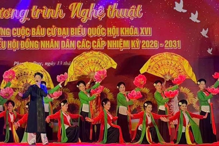 Tiếng trống chèo vang rộn Phượng Dực chào đón Ngày bầu cử