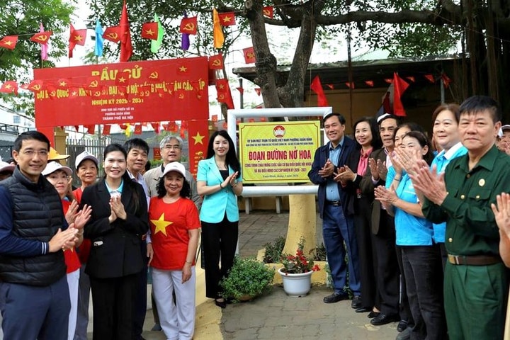 Phường Xuân Đỉnh: Khánh thành công trình “Đoạn đường nở hoa” chào mừng ngày bầu cử