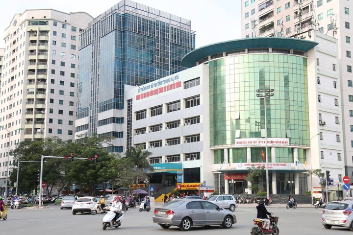 Đổi tên Trung tâm Chuyển đổi số và Đào tạo thông tin truyền thông thành Trung tâm Chuyển đổi số thành phố Hà Nội