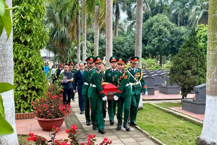 Phường Phú Thượng tổ chức trọng thể lễ đón và an táng Liệt sĩ Phạm Đức Bình