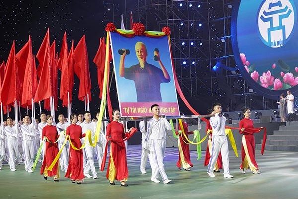 Tặng Bằng khen cho tập thể cá nhân có thành tích đóng góp cho sự nghiệp xây dựng và phát triển thể dục, thể thao Thủ đô