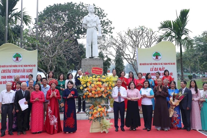Nâng cao đời sống người cao tuổi qua các hoạt động có ý nghĩa tại phường Tây Hồ
