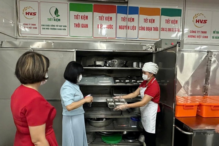 Hà Nội tăng cường kiểm soát an toàn thực phẩm, xử lý nghiêm vi phạm tại trường học, bếp ăn tập thể