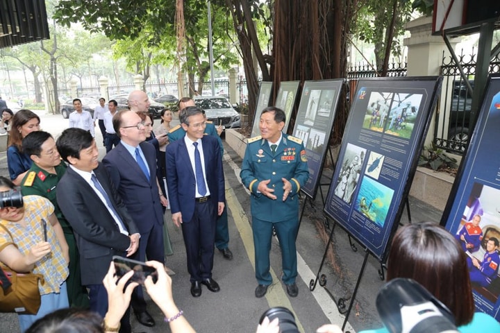 Trưng bày nhiều tư liệu quý về chuyến bay vào vũ trụ đầu tiên của người Việt Nam