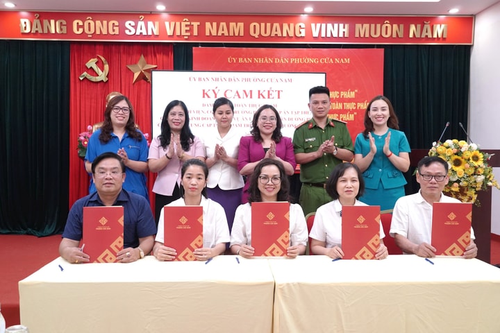 Phường Cửa Nam triển khai mô hình "Tuyến phố kiểm soát an toàn thực phẩm"