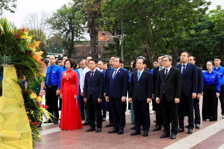 Lãnh đạo thành phố Hà Nội dâng hoa kỷ niệm 156 năm ngày sinh V.I.Lênin