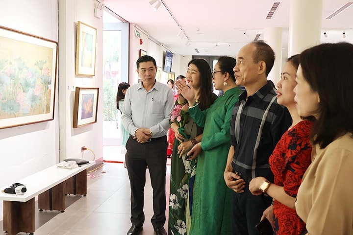 Triển lãm nghệ thuật “Sen tháng Năm”