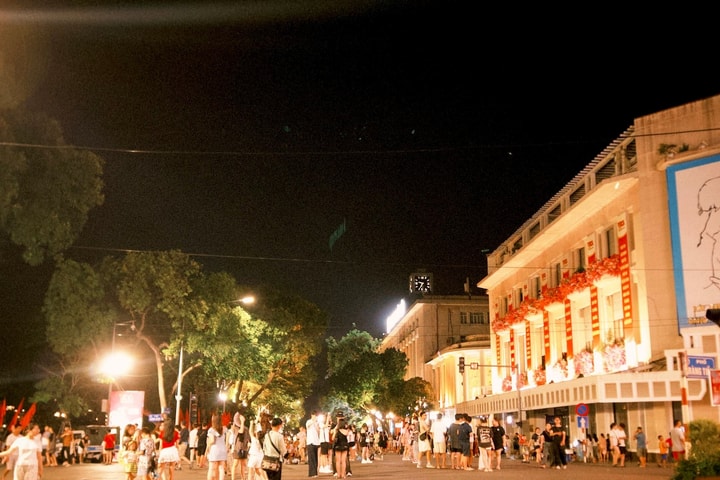 Điều chỉnh thời gian hoạt động các không gian đi bộ tại Phường Hoàn Kiếm