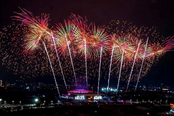 Tổ chức bắn pháo hoa trong chương trình nghệ thuật chính luận “Âm vang Tổ quốc” tại Hà Nội