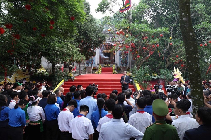 Tổng Bí thư, Chủ tịch nước Tô Lâm gặp gỡ, nói chuyện với bà con tại Đền Hùng