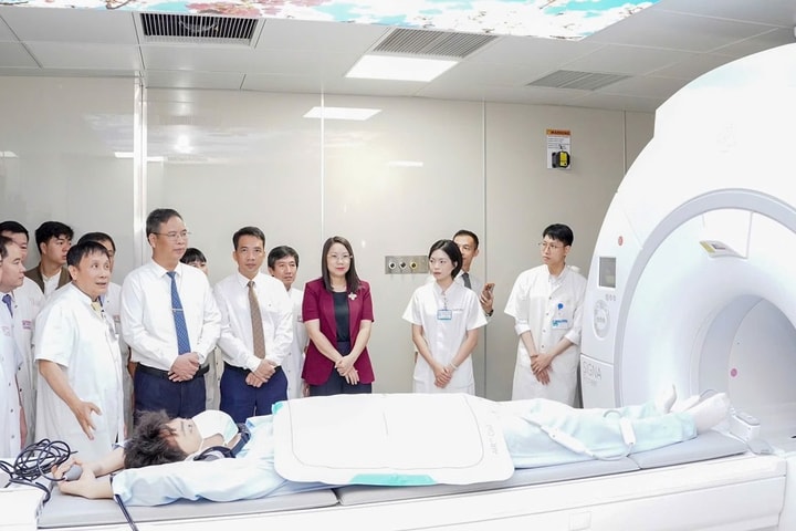 Bệnh viện Trung ương Huế đưa vào sử dụng máy cộng hưởng từ 3.0 Tesla – SIGNA Pioneer, hiện đại hàng đầu tại Việt Nam