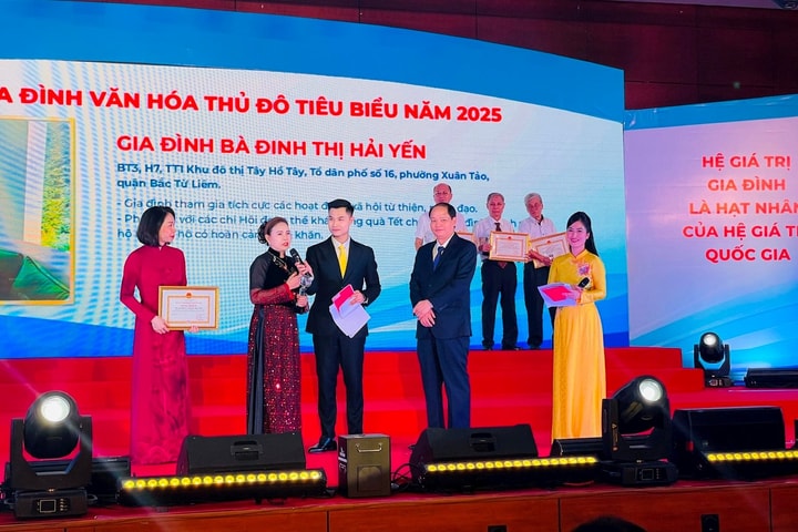 Hà Nội tuyên dương 126 “Gia đình văn hóa” tiêu biểu nhân dịp kỷ niệm 25 năm Ngày Gia đình Việt Nam