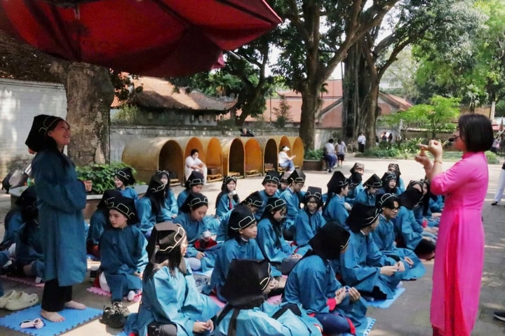 "Chuyện sĩ tử" - Nơi lưu giữ 950 câu chuyện thực về hành trình học tập của thế hệ hôm nay