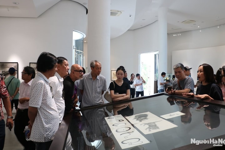 Văn nghệ sĩ “Hà Nội - Huế - TP Hồ Chí Minh” tham quan không gian lưu niệm hoạ sĩ Lê Bá Đảng