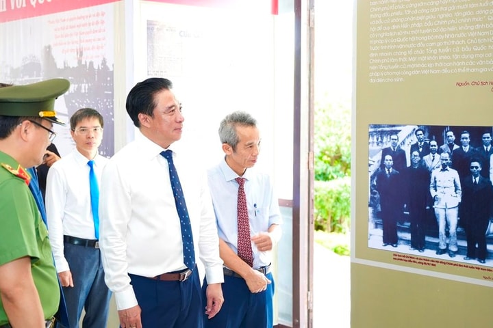 Triển lãm “Ngày hội non sông - Lá phiếu của niềm tin và trách nhiệm” nhân kỷ niệm 136 năm Ngày sinh Chủ tịch Hồ Chí Minh