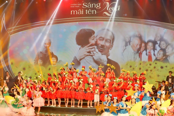 Chương trình nghệ thuật "Sáng mãi tên Người": Lan tỏa tinh thần yêu nước, khát vọng cống hiến và niềm tự hào dân tộc