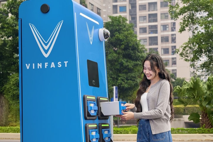 Người dân Hà Nội chọn VinFast Evo Lite: Xe nhỏ gọn, đi phố chill, đổi pin chỉ một phút
