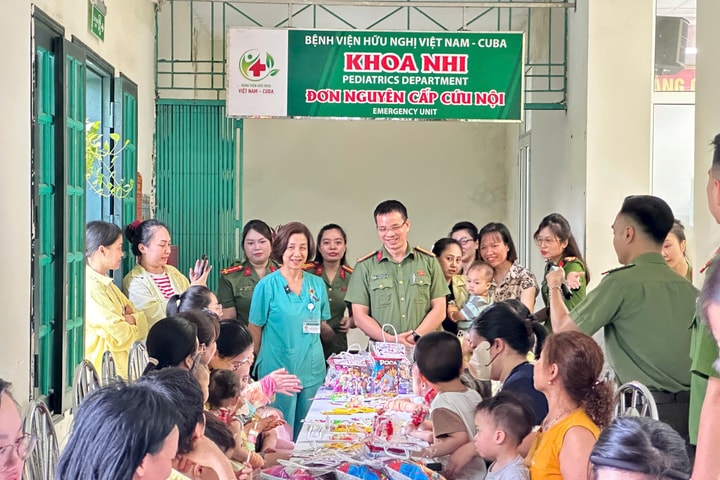 Mang yêu thương đến bệnh nhi tại Bệnh viện Việt Nam - Cu Ba nhân dịp Quốc tế Thiếu nhi 1/6