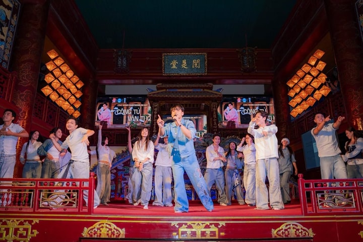 Ca sĩ MONO ra mắt MV “Công Tử Văn Thơ”