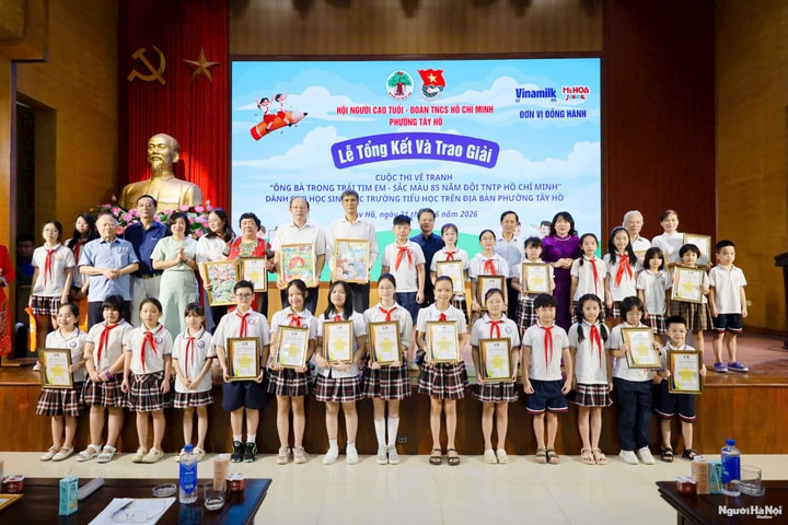 Phát huy truyền thống "Kính già, yêu trẻ" qua cuộc thi vẽ tranh tại phường Tây Hồ