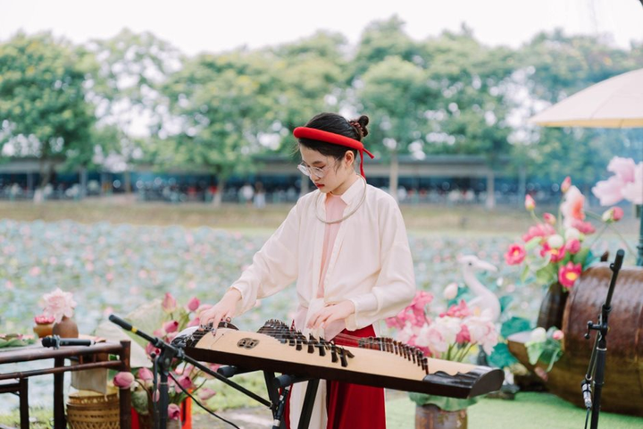 Biến hồ sen thành không gian trải nghiệm văn hóa cho sinh viên