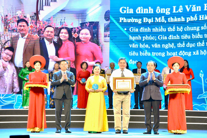 Tuyên dương 126 gia đình văn hóa tiêu biểu Thủ đô năm 2026