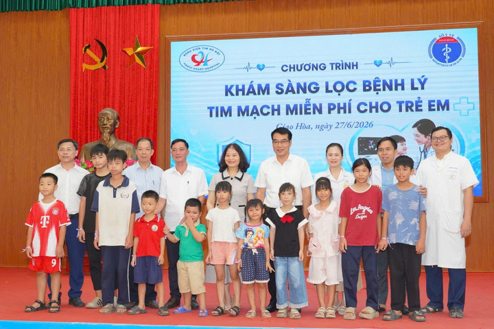 Bệnh viện Tim Hà Nội: Khám sàng lọc tim mạch miễn phí cho 600 trẻ em tại Ninh Bình