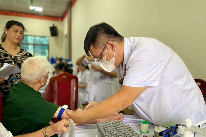Hà Nội khám sức khỏe định kỳ miễn phí cho toàn bộ cư dân