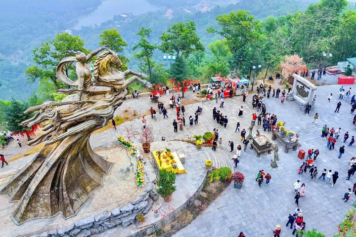 Công bố tình huống khẩn cấp trước nguy cơ sạt lở nghiêm trọng ở đền Sóc