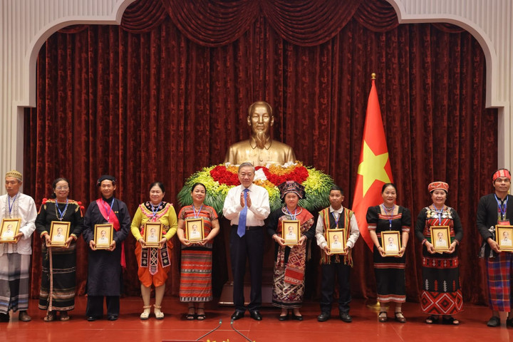 “Mã văn hóa” điều chỉnh hành vi xã hội, định hình căn tính con người Việt Nam trong thời kỳ mới