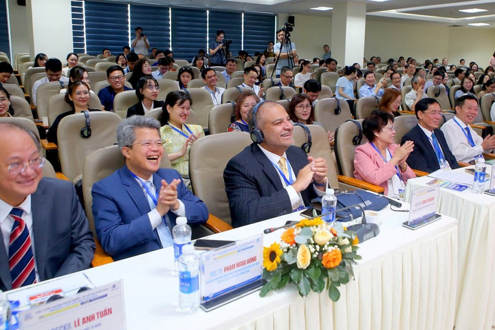 Hơn 200 chuyên gia chia sẻ, cập nhật kỹ thuật mới ngành nhãn khoa